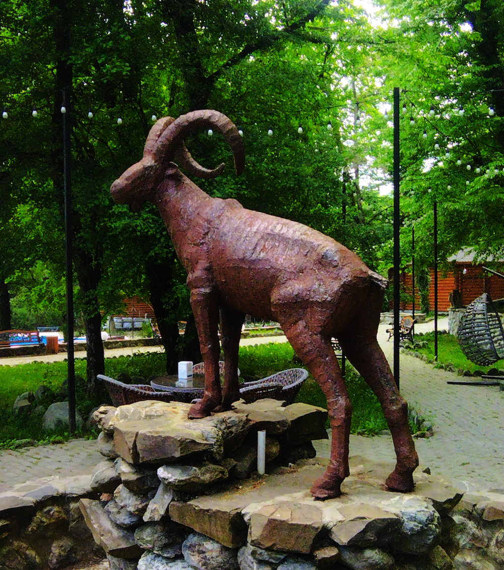 Skulptur in einem Park/Garten